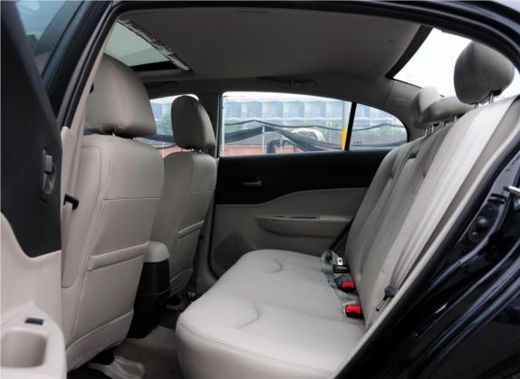 奔腾B50 2012款 1.6L 自动尊贵型 车厢座椅   后排空间