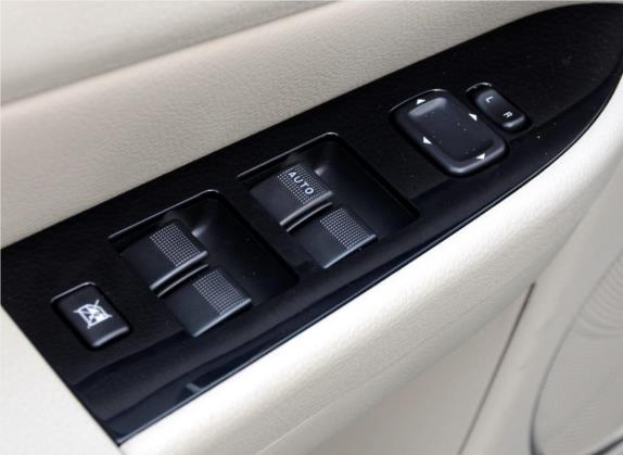 奔腾B50 2013款 1.8L 自动尊贵型 车厢座椅   门窗控制