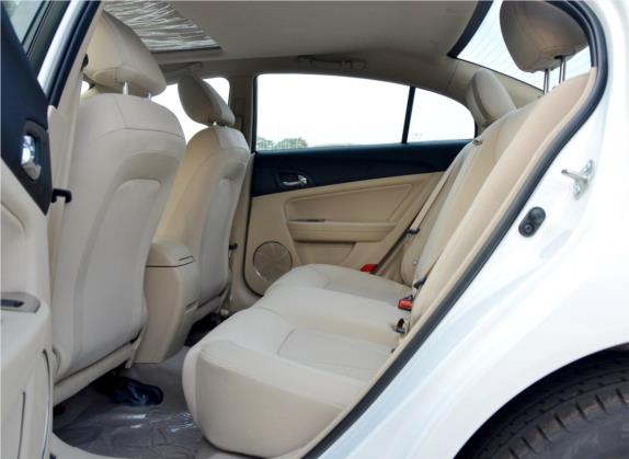 奔腾B50 2013款 1.6L 手动豪华型 车厢座椅   后排空间