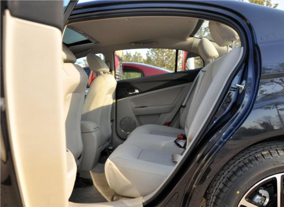 奔腾B50 2013款 1.6L 自动豪华型 车厢座椅   后排空间