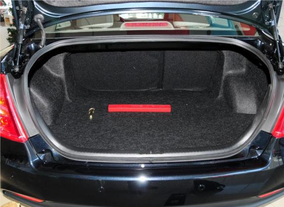 奔腾B50 2013款 1.8L 自动舒适型 车厢座椅   后备厢