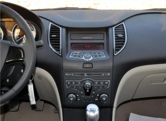 奔腾B50 2013款 1.6L 手动舒适型 中控类   中控台