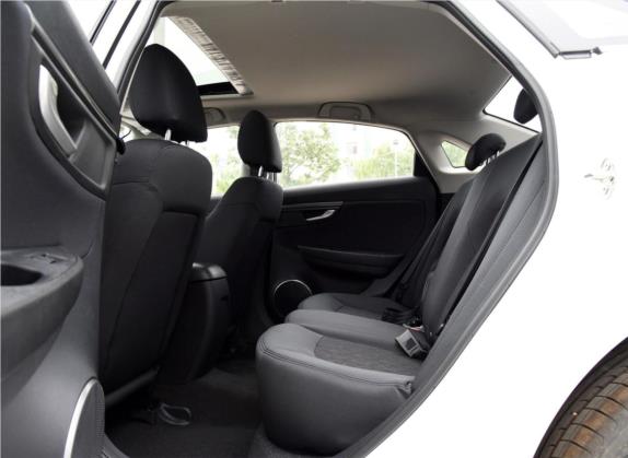 奔腾B50 2016款 1.6L 手动舒适型 车厢座椅   后排空间