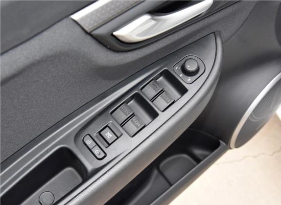 奔腾B50 2016款 1.6L 手动舒适型 车厢座椅   门窗控制