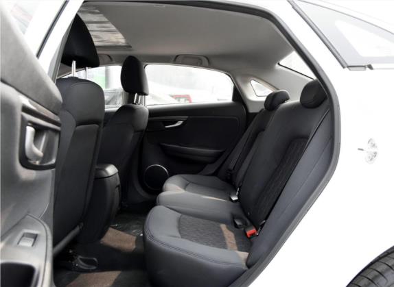 奔腾B50 2016款 1.6L 自动舒适型 车厢座椅   后排空间