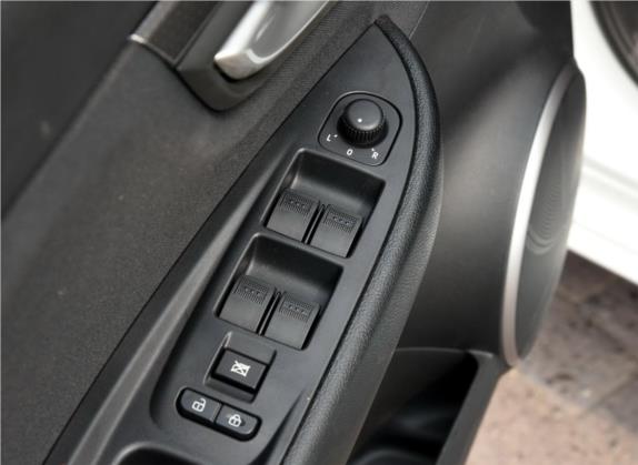 奔腾B50 2016款 1.6L 自动舒适型 车厢座椅   门窗控制