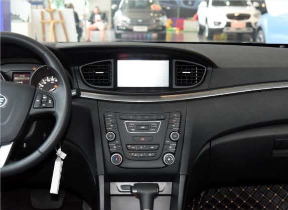 奔腾B50 2016款 1.6L 自动豪华型 中控类   中控台