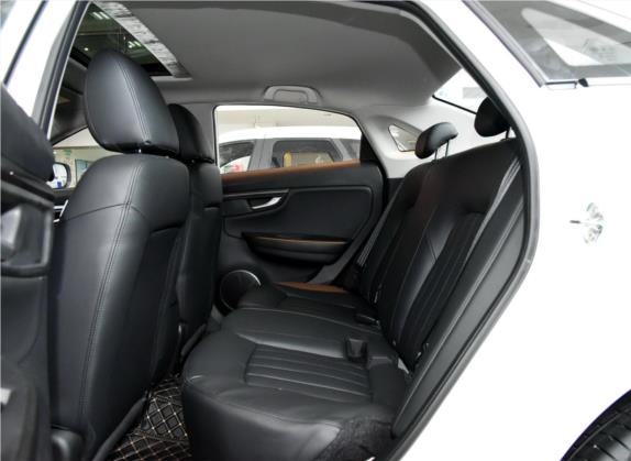 奔腾B50 2016款 1.6L 自动豪华型 车厢座椅   后排空间