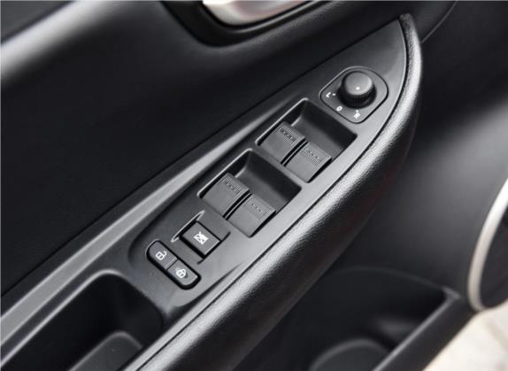 奔腾B50 2016款 1.4T 自动豪华型 车厢座椅   门窗控制