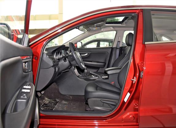 奔腾B50 2016款 1.6L 手动豪华型 车厢座椅   前排空间