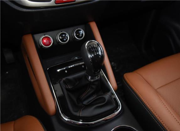 长安欧尚CX70 2017款 CX70T 1.5T 手动尊擎版 中控类   挡把