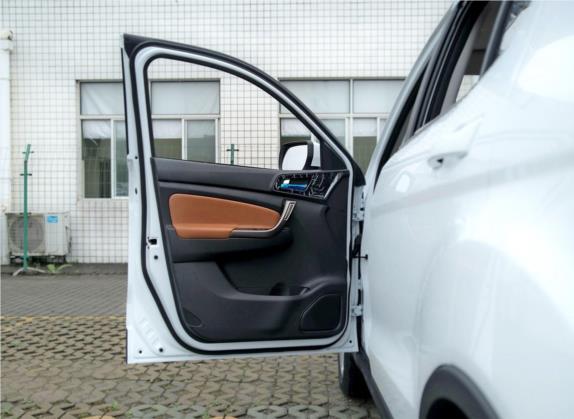 长安欧尚CX70 2018款 1.6L 手动致尊型 车厢座椅   前门板