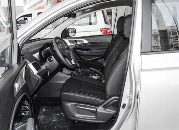 长安欧尚A800 2019款 1.6L 手动舒适型 国VI 车厢座椅   前排空间