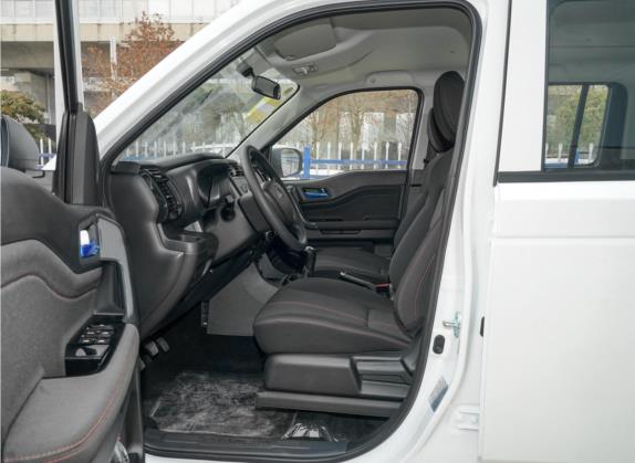 长安欧尚X70A 2022款 1.5L 手动基本型 车厢座椅   前排空间