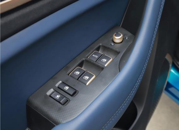 长安欧尚科赛 2020款 1.5T 手动时尚智联型 7座 车厢座椅   门窗控制