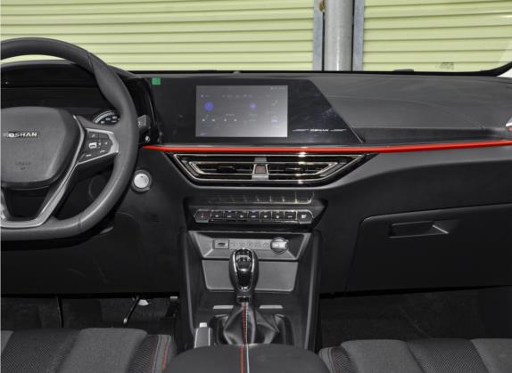 长安欧尚X5 2021款 1.6L 手动精英型 中控类   中控台