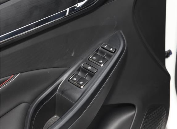 长安欧尚X5 2021款 改款 1.6L CVT豪华型 车厢座椅   门窗控制