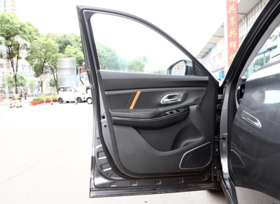 长安欧尚X7 PLUS 2022款 1.5T 手动豪华型 车厢座椅   前门板