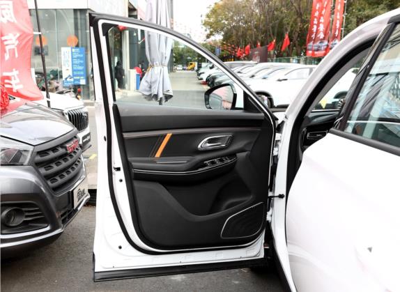 长安欧尚X7 PLUS 2022款 1.5T 手动尊享型 车厢座椅   前门板