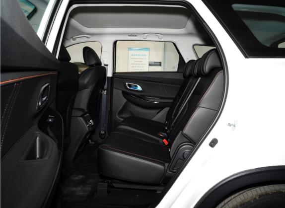 长安欧尚X7 PLUS 2022款 1.5T 蓝鲸版自动尊享型 7座 车厢座椅   后排空间