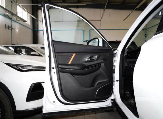 长安欧尚X7 PLUS 2022款 1.5T 蓝鲸版自动尊享型 7座 车厢座椅   前门板
