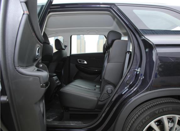 长安欧尚X7 PLUS 2022款 1.5T 蓝鲸版自动尊贵型 7座 车厢座椅   后排空间