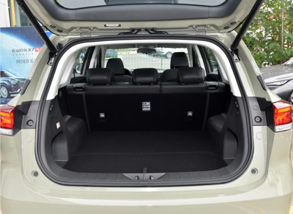 长安欧尚X7 PLUS 2022款 1.5T 自动乐游版 车厢座椅   后备厢