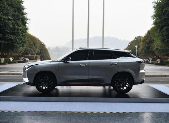 长安欧尚Z6 2022款 2.0T 自动基本型 外观   正侧