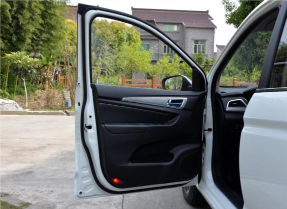 长安欧尚A600 2016款 1.5L 手动豪华型7座 车厢座椅   前门板