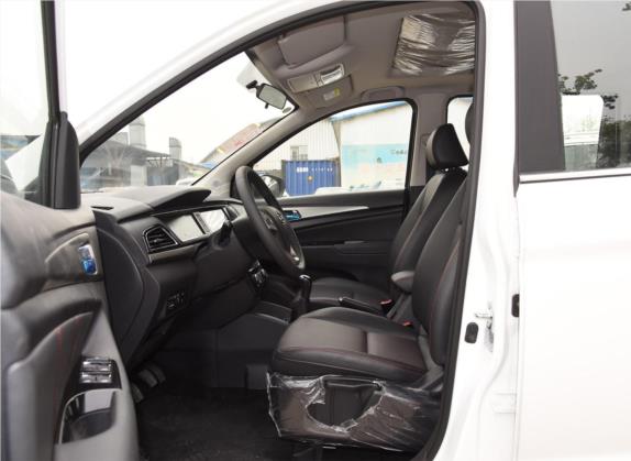 长安欧尚A600 2017款 1.5L 手动尊贵型 车厢座椅   前排空间