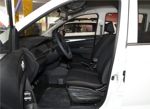 长安欧尚A600 2019款 1.5L 手动简约型 车厢座椅   前排空间