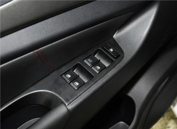 长安欧尚A600 2019款 1.5L 手动简约型 车厢座椅   门窗控制