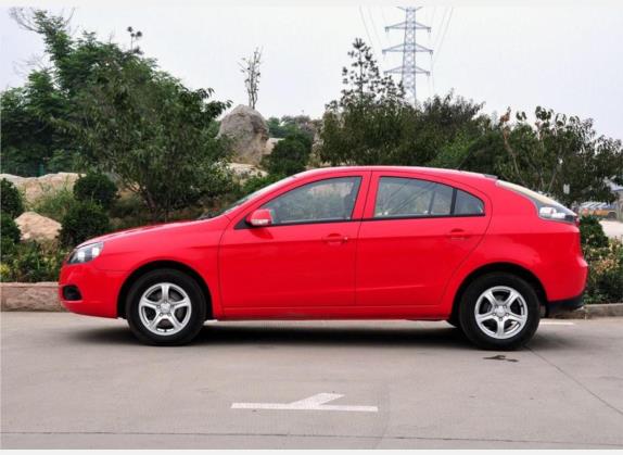长安CX30 2010款 两厢 1.6L 手动时尚型 外观   正侧