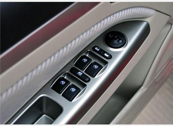 长安CX30 2010款 两厢 1.6L 手动时尚型 车厢座椅   门窗控制