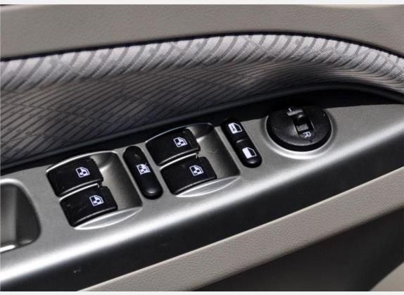 长安CX30 2010款 两厢 1.6L 手动豪华型 车厢座椅   门窗控制