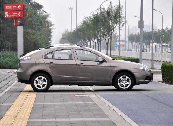 长安CX30 2010款 两厢 1.6L 手动运动型 外观   正侧
