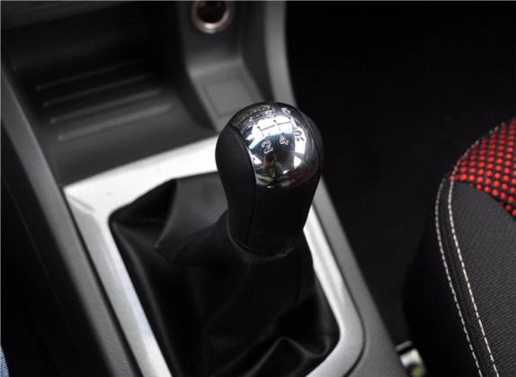 长安CX30 2010款 两厢 1.6L 手动运动型 中控类   挡把
