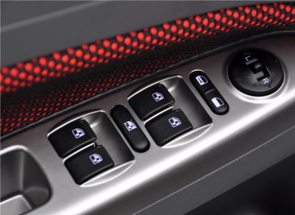 长安CX30 2010款 两厢 1.6L 手动运动型 车厢座椅   门窗控制