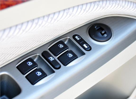 长安CX30 2011款 三厢 1.6L 手动豪华型 车厢座椅   门窗控制