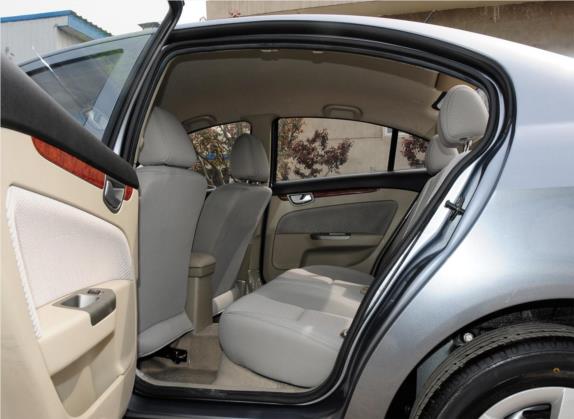 长安CX30 2011款 三厢 1.6L 手动舒适型 车厢座椅   后排空间