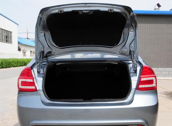 长安CX30 2011款 三厢 1.6L 手动舒适型 车厢座椅   后备厢