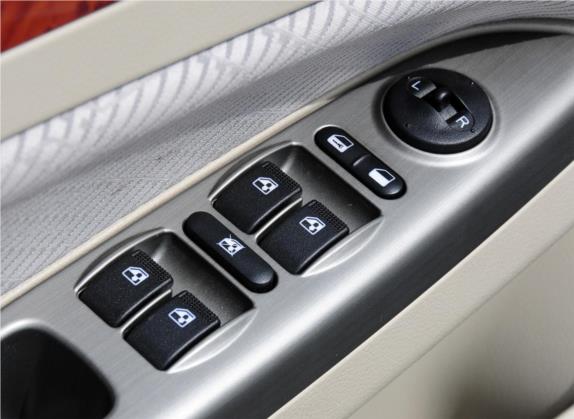 长安CX30 2011款 三厢 1.6L 手动舒适型 车厢座椅   门窗控制