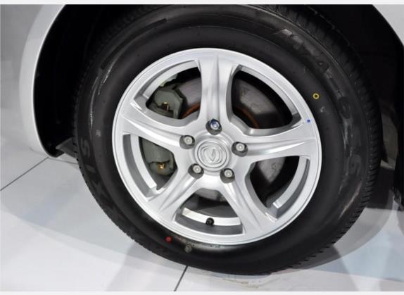 长安CX30 2011款 三厢 1.6L 手动智能豪华版 其他细节类   前轮