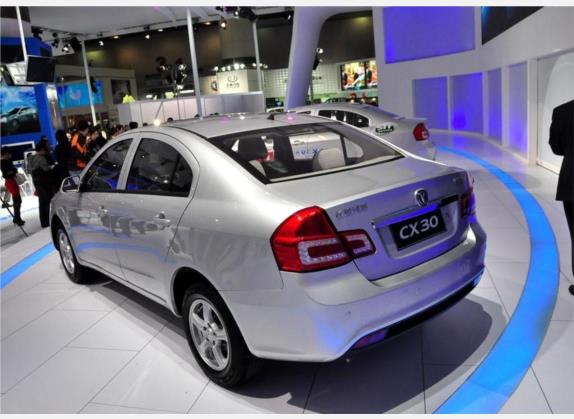 长安CX30 2011款 三厢 1.6L 手动智能豪华版 外观   斜后