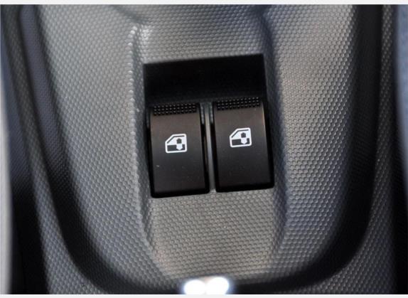 奔奔MINI 2010款 1.0L 手动舒适型 车厢座椅   门窗控制