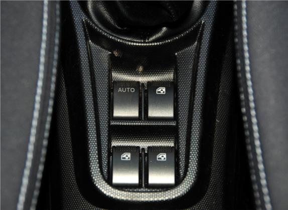 奔奔MINI 2012款 1.0L 手动时尚版 国V 车厢座椅   门窗控制