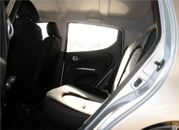 奔奔MINI 2012款 1.0L 手动亲情版 国V 车厢座椅   后排空间