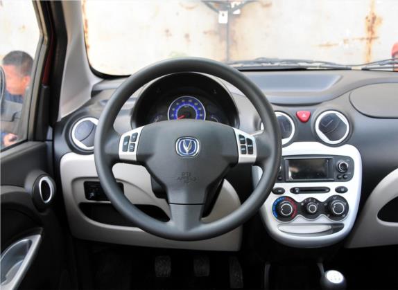 奔奔MINI 2012款 1.0L 手动导航版 中控类   驾驶位