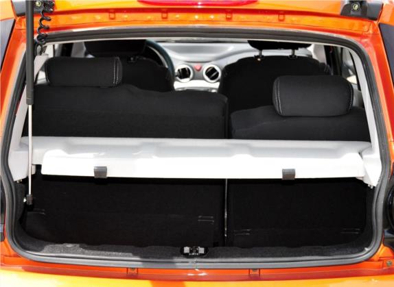奔奔MINI 2012款 1.0L 手动导航版 车厢座椅   后备厢