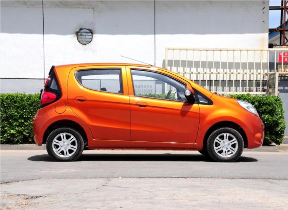 奔奔MINI 2012款 1.0L 手动导航版 外观   正侧